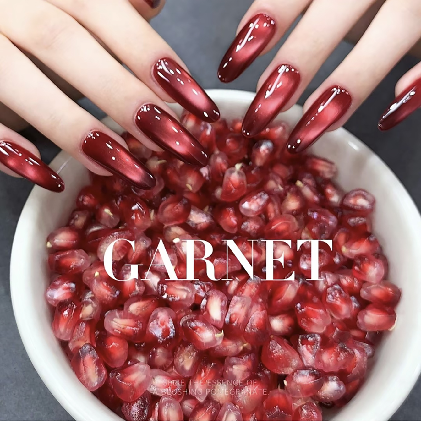 Nail Art Viral - MIANEL Red Pomegranate Cat Eye Gel